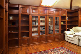 библиотечные шкафы, деревянные кабинеты, классический кабинет, стеновые панели     