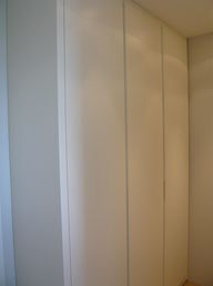 белый шкаф для одежды
